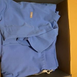 Ceil blue FIGS scrub set, XS top, XS bottoms!
